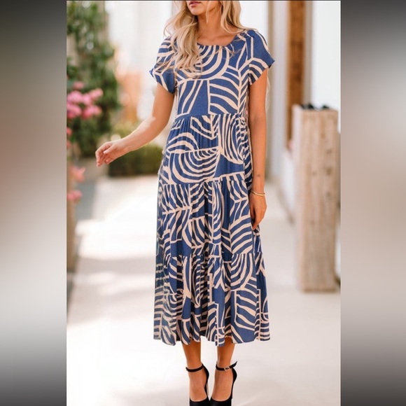 Dresses & Skirts - NEW Boho Midi Dress Size Large.